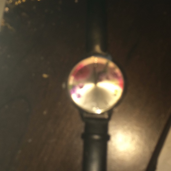 Stainless steel back Woman’s wrist 🌸🌺  . - Picture 1 of 2